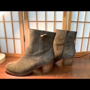 Sperry brand, Helena ankle boots, size 9, gray/graphite